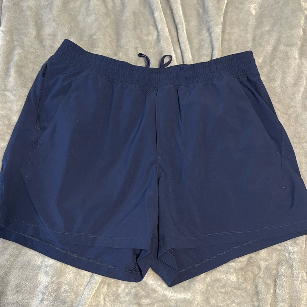 Lululemon men’s XL short. 5 inch